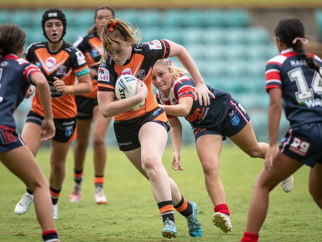 Annelise Hall makes a determined run as Elouise Maher tries to bring her down. Picture: Julian Andrews