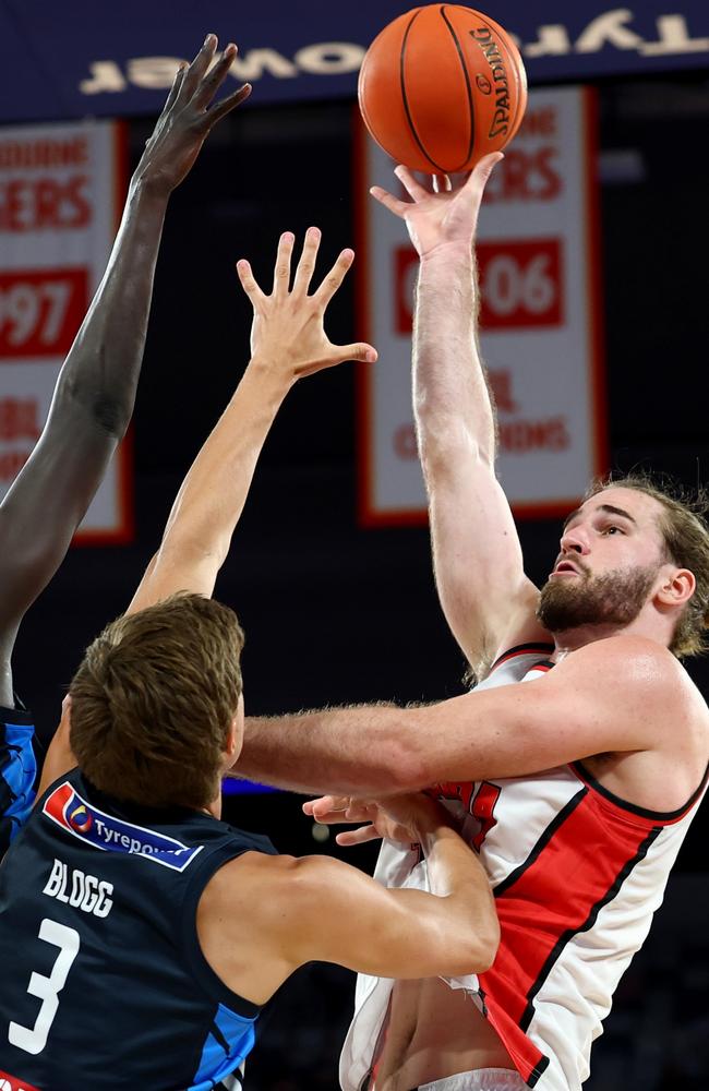 Illawarra’s Sam Froling shoots under pressure from Akech Aliir and Campbell Blogg. Picture: Getty Images