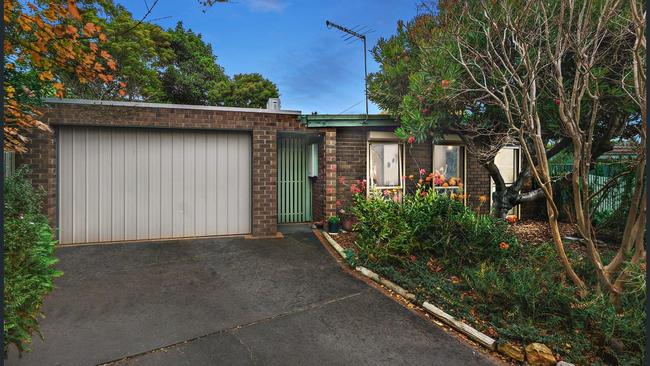 The retro-style home a 4 Merinda Court, Frankston.