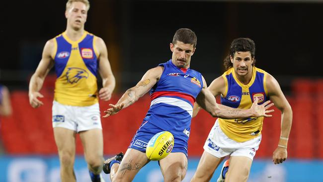 AFL Round 16. Western Bulldogs vs West Coast Eagles at Metricon Stadium. 05/09/2020 … Tom Liberatore of the Bulldogs drives the ball inside 50. Pic: Michael Klein