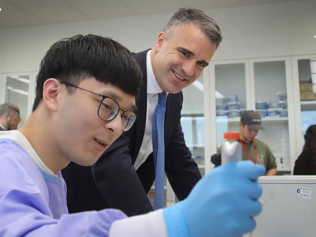 ADELAIDE, AUSTRALIA - NewsWire Photos July 3, 2023: SA Premier Peter Malinauskas, talks to Uni SA PHD student Casper Liu, while on a visit to Uni SAÃs Bradley Lab, with University of Adelaide Vice Chancellor, Prof Peter Hoj & University of Vice Chancellor Prof David Lloyd. Picture: NCA NewsWire / Dean Martin