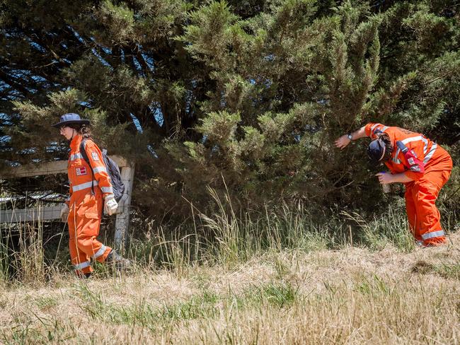 Police and SES crews search for Karen Ristevski near Toolern Vale. Picture: Jake Nowakowski