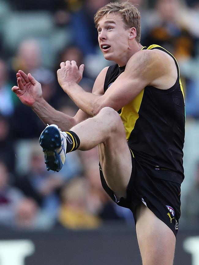 Tom Lynch kicks at goal during the 2019 AFL Grand Final. Picture: Michael Klein.