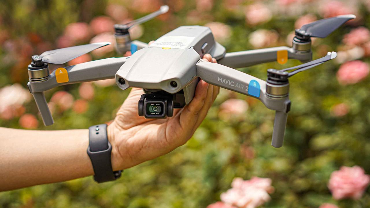 6 najlepszych dronów z aparatami fotograficznymi i wideo w 2022 r.