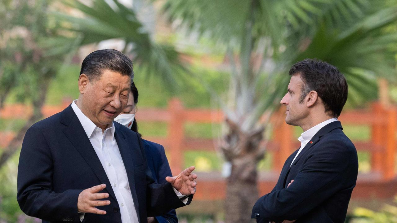 Chinese President Xi Jinping (L) and French President Emmanuel Macron (R) speak as they visit the garden of the residence of the Governor of Guangdong, Picture: Jacques Witt/AFP