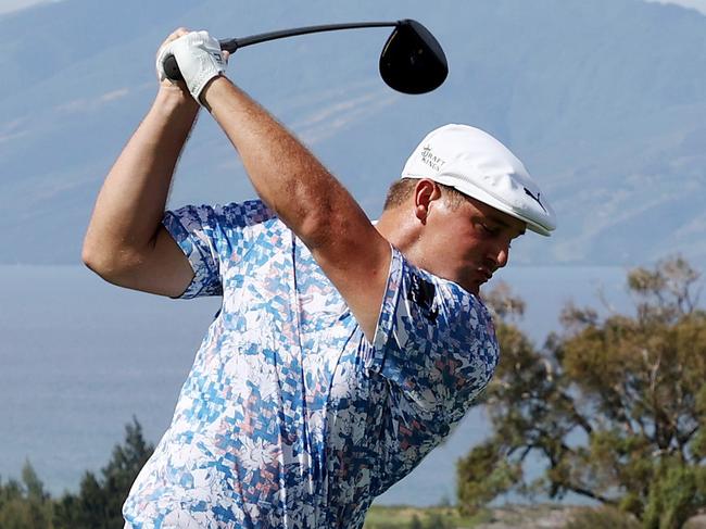 KAPALUA, HAWAII - JANUARY 08: Bryson DeChambeau of the United States plays his shot from the seventh tee during the second round of the Sentry Tournament Of Champions at the Kapalua Plantation Course on January 08, 2021 in Kapalua, Hawaii.   Gregory Shamus/Getty Images/AFP == FOR NEWSPAPERS, INTERNET, TELCOS & TELEVISION USE ONLY ==