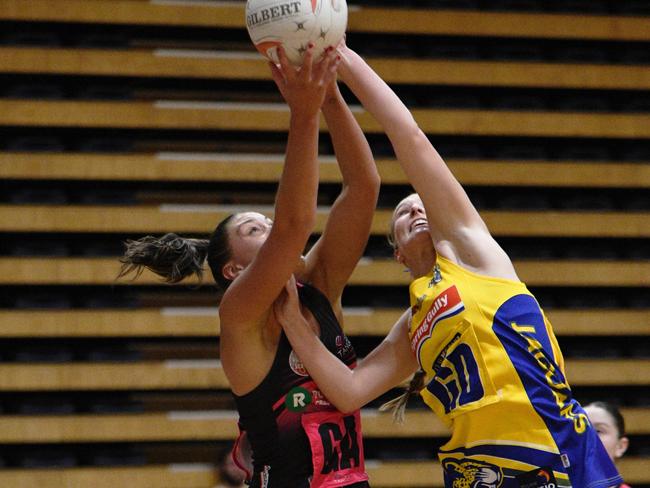 Action from the round four clash between Tango and Newton Jaguars. Picture: On the Ball Media/Netball SA