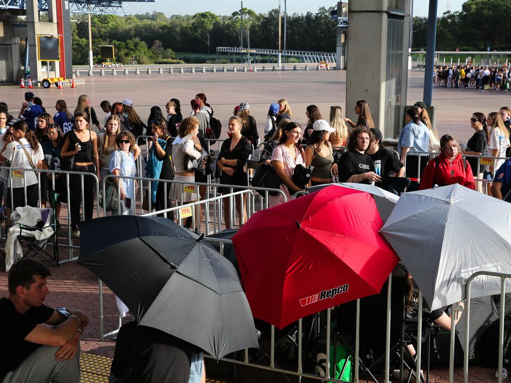 Billie Eilish fans line up in the hundreds ahead of tonight's concert at Qudos Bank Arena in Olympic park in Sydney. Picture: NewsWire/ Gaye Gerard