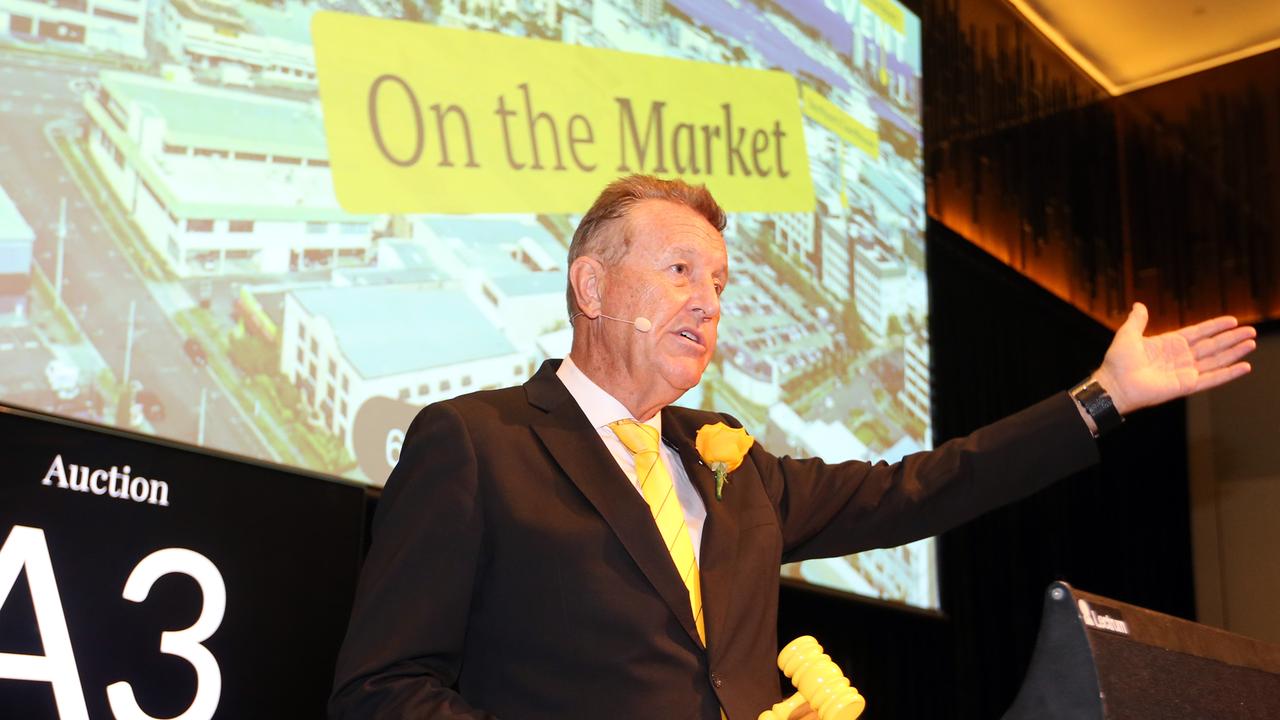 Ray White auctioneer Andrew Bell in action on 23 January, 2022. Picture by Richard Gosling