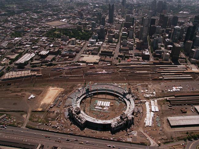 The Docklands stadium during construction in 1999.