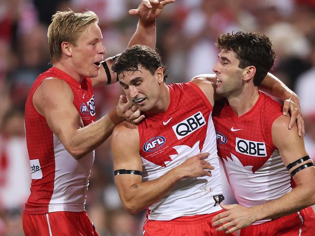 SYDNEY, AUSTRALIA - MARCH 07:  Robbie Fox of the Swans celebrates with team mates after kicking a goal during the Opening Round AFL match between Sydney Swans and Melbourne Demons at SCG, on March 07, 2024, in Sydney, Australia. (Photo by Matt King/AFL Photos/Getty Images)