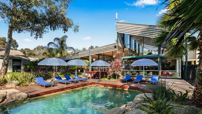 Eden Oak Geelong is a 4.5-star hotel in Eastern Park that offers a stunning retreat that caters to ”microcations”, corporate functions, events, weddings and more.