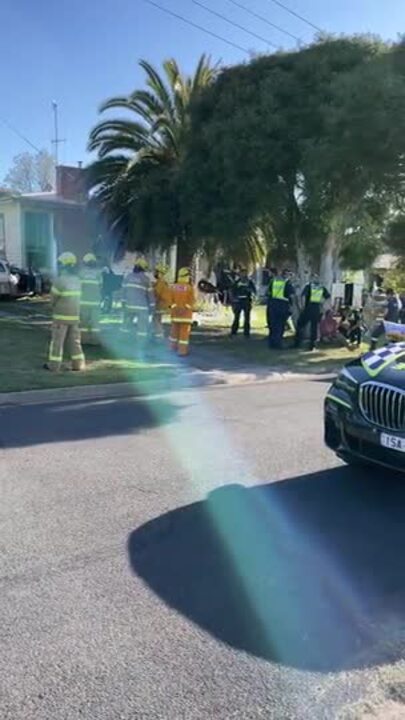 Bendigo police investigate after car crashes into house