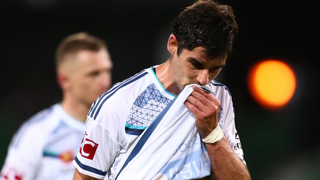 Gui Finkler is dejected after Victory’s loss to Glory on Wednesday night. Picture: Getty Images