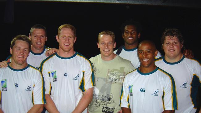 AFL great Michael Voss (centre) surrounded 2003 Wallabies. Picture: Anthony George