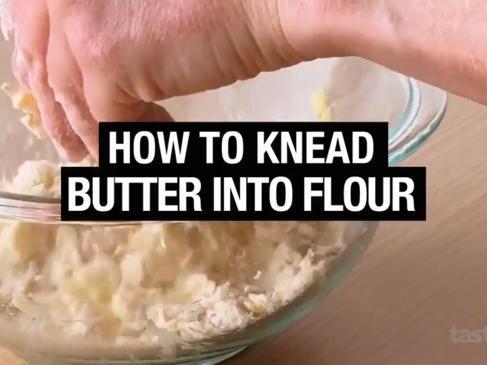 How to knead butter into flour