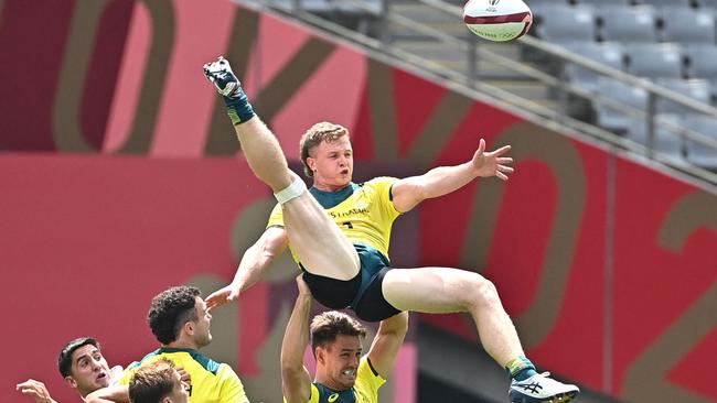 Australia's Henry Hutchison (R) tries to catch the ball at the Tokyo Olympics.