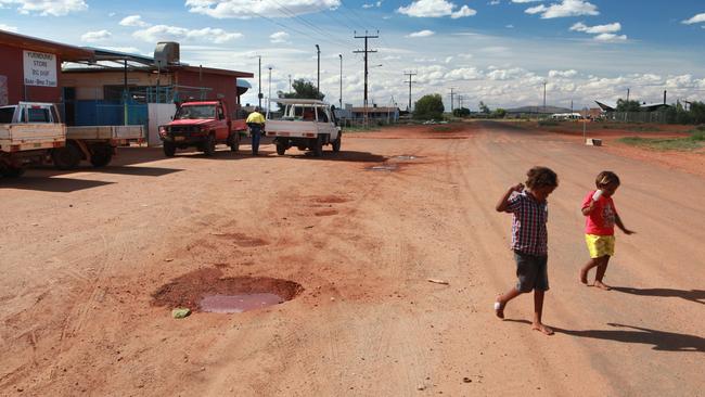 The main street of Yuendumu.