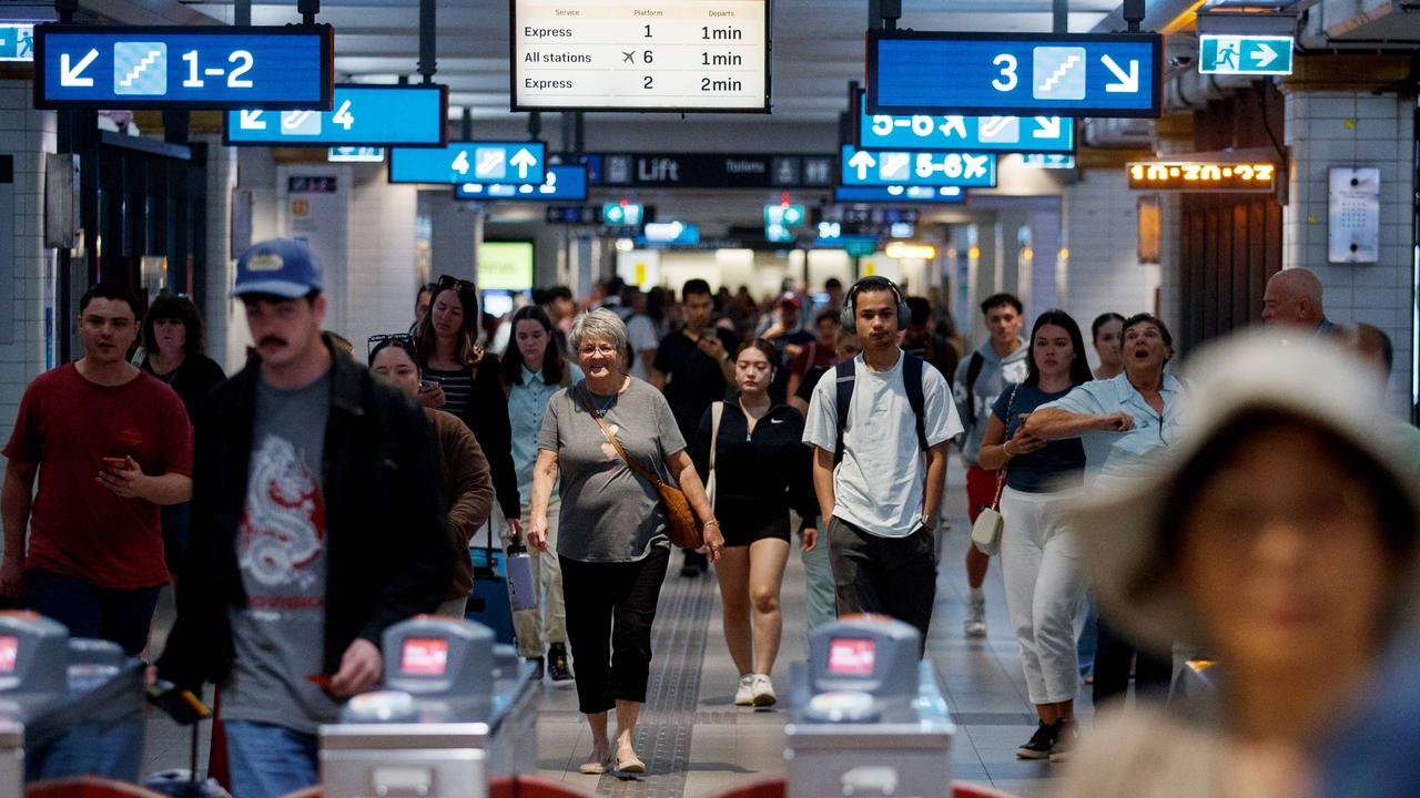 Commuter chaos as Sydney’s light rail goes down