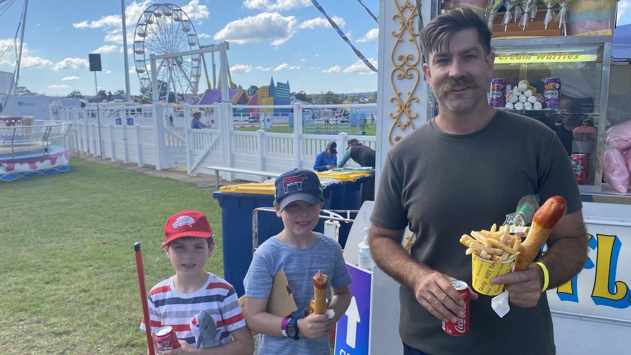 Dad and two kids having lunch on the first day of the Gympie Show 2021.