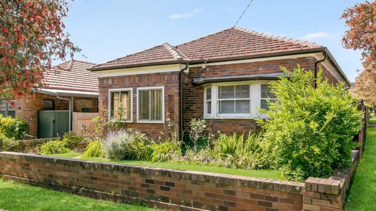 The old Californian bungalow attracted 11 registered bidders.