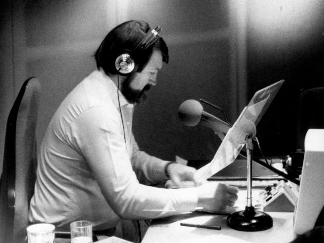 Derryn Hinch at work on radio in 1986.