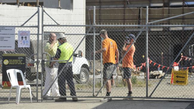 A Coffs Harbour construction site has been shut after a visitor to the site tested positive to coronavirus in Sydney. Workers at The Shoreline received covid tests on site by NSW Health staff. Photo: Tim Jarrett