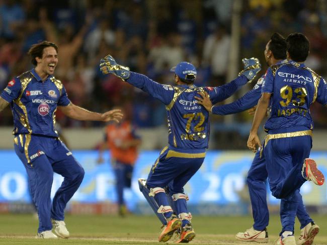 Mumbai Indians duo Parthiv Patel (C) and Mitchell Johnson (L) celebrate the final wicket.