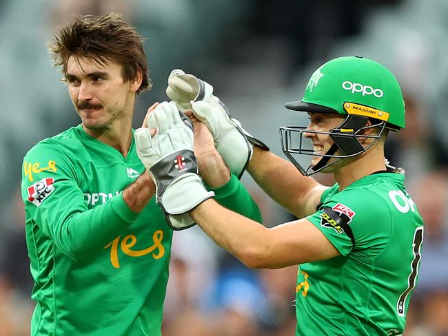 ADELAIDE, AUSTRALIA - JANUARY 22: Clint Hinchliffe of the Stars celebrates taking the wicket of Jake Weatherald of the Strikers during the Big Bash League match between the Adelaide Strikers and the Melbourne Stars at Adelaide Oval on January 22, 2020 in Adelaide, Australia. (Photo by Robert Cianflone/Getty Images)