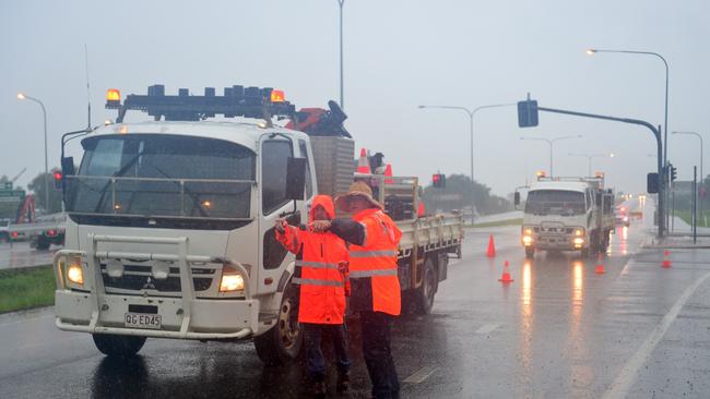 Wet weather in Townsville. Bohle River on the Bruce Highway. Workers prepare to close the lower bridge. Picture: Evan Morgan