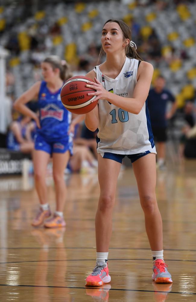 Rockhampton Cyclones under-18 girls player Bre Walsh. Photo: Highflyer Images