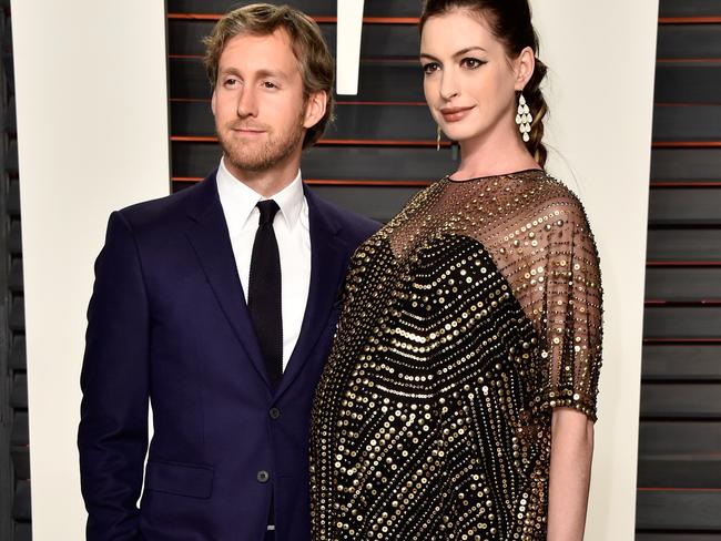 Adam Shulman and Anne Hathaway at the 2016 Vanity Fair Oscar Party.