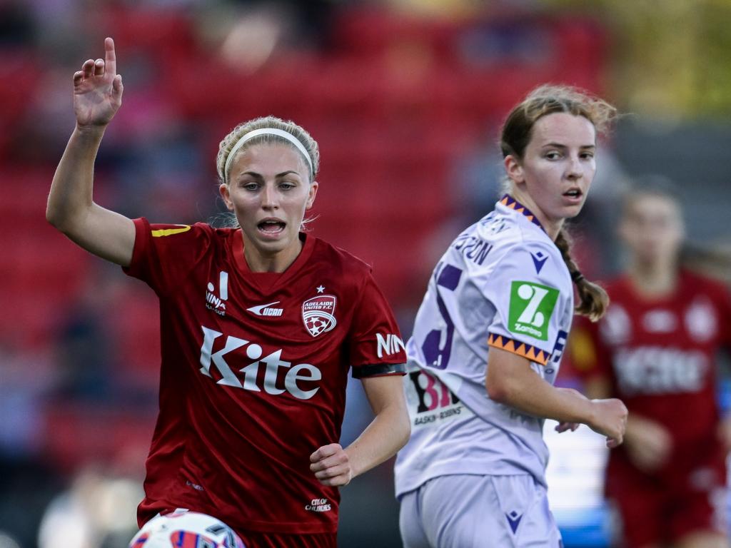 Fiona Worts (L) is in the hunt for this year’s Golden Boot. Picture: Getty