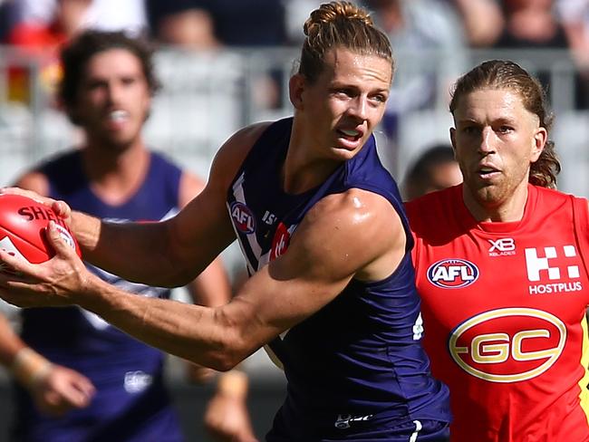 PERTH, AUSTRALIA - APRIL 07: Nathan Fyfe of the Dockers looks to handball during the round three AFL match between the Gold Coast Suns and the Fremantle Dockers at Optus Stadium on April 7, 2018 in Perth, Australia.  (Photo by Paul Kane/Getty Images)