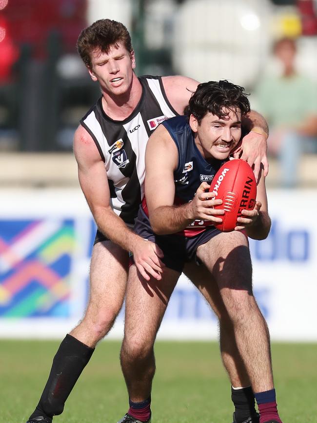 Sandhurst’s Tom Campbell takes front position.