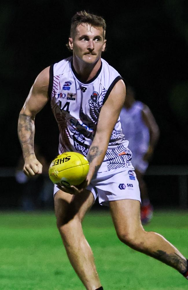 Beau Schwarze playing for Southern Districts in the 2024-25 NTFL season. Picture: Celina Whan / AFLNT Media