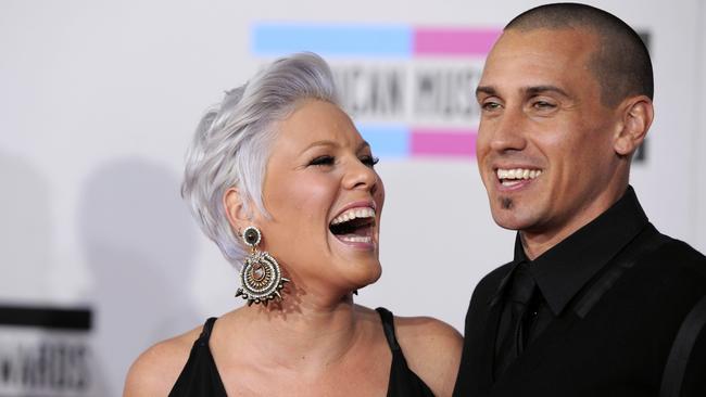 Pink and Carey Hart arrive at the 38th Annual American Music Awards in Los Angeles, California 21/11/2010.