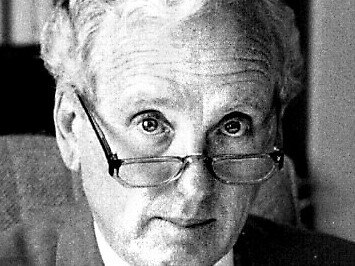 Former National AIDS Taskforce chairman Professor David Penington enjoyed some freedoms in his role that Dr Murphy does not, Dr Carr suggests.