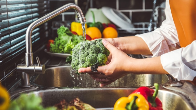 Incorporating fruits and vegetables into our diet as early as possible may significantly reduce our risk of developing dementia. Image: Pexels