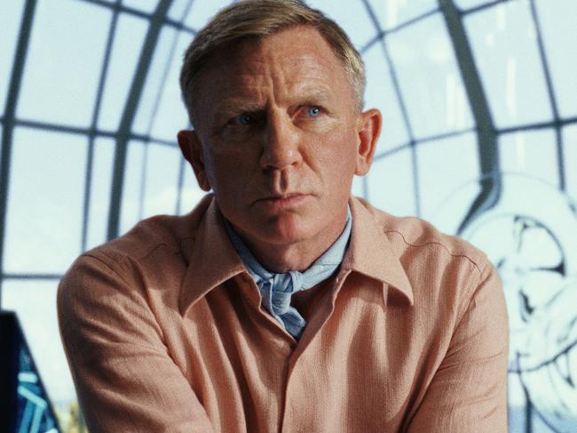 Glass Onion: A Knives Out Mystery (2022). Daniel Craig as Detective Benoit Blanc. Cr. Courtesy of Netflix Ã‚Â© 2022.