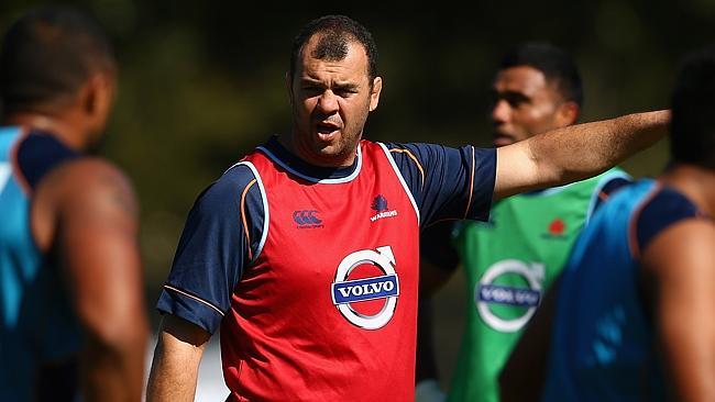 SYDNEY, AUSTRALIA - MAY 01: Waratahs coach Michael Cheika talks to players during a Waratahs Super Rugby training session at Kippax Lake on May 1, 2014 in Sydney, Australia. (Photo by Cameron Spencer/Getty Images)