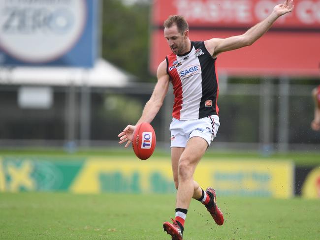 Michael Barlow puts boot to ball for Southern Districts Picture Felicity Elliott / AFLNT Media