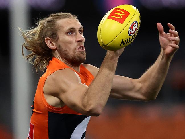 Giants Nick Haynes attempts to mark during the Round 14 AFL match between the GWS Giants and Western Bulldogs at Giants Stadium on 18th June, 2022. Photo by Phil Hillyard (Image Supplied for Editorial Use only - **NO ON SALES** - Â©Phil Hillyard )