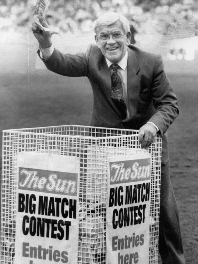 Lou Richards draws the winner of <i>The Sun</i>'s Big Match competition in 1988.