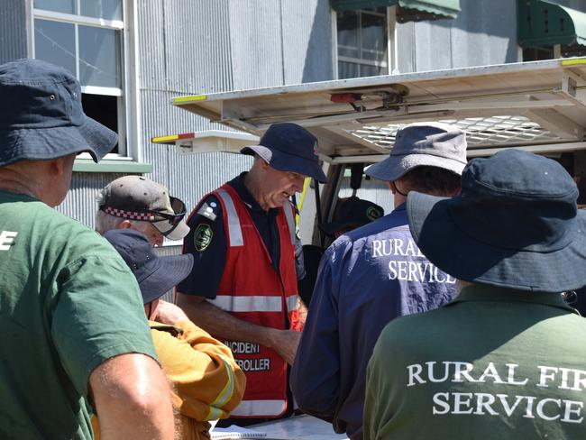 Incident controller Warren Dean briefs the crew. November 6, 2024.