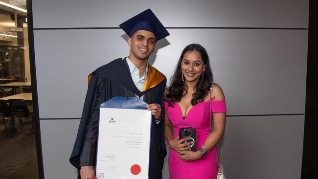 05-10-2023 Deakin University Accounting and Finance Graduation. Pragun Kapoor, Khushbu Sharma
