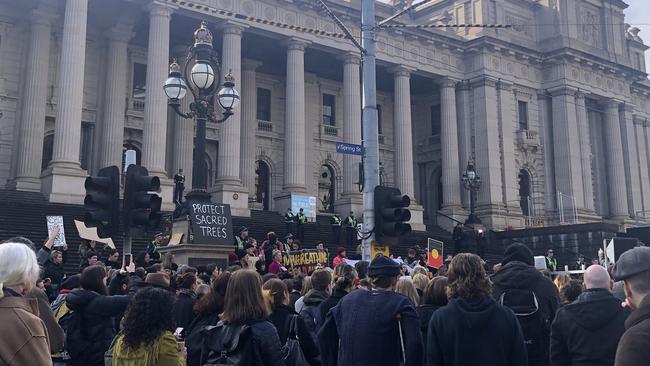 The Andrews government has backflipped over a controversial upgrade to the Western Highway which was met with heavy protest.