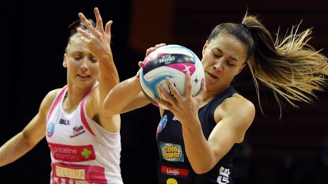 Magic's Courtney Tairi and Thunderbirds Jade Clarke in action during the 2016 season.