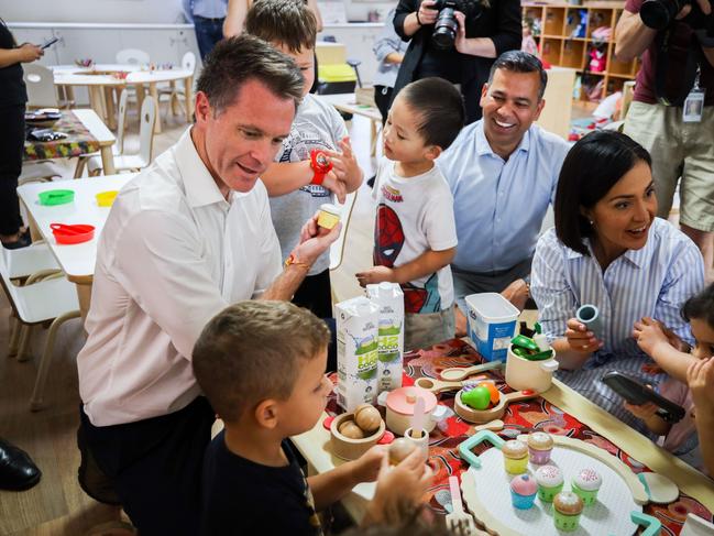 NSW Labor leader Chris Minns at a preschool in Kings Langley with education spokesman Prue Car (right). Picture: Supplied