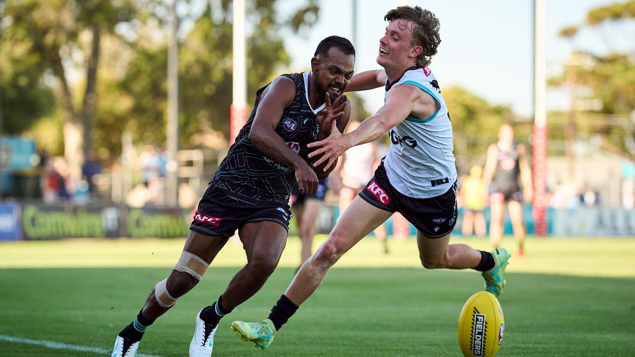 Willie Rioli and Will Lorenz go head-to-head. Picture: Matt Loxton